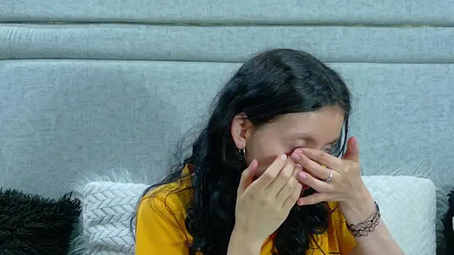 Naomimolie online show from April 24, 2026, 12:40 pm