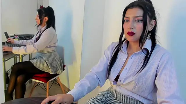 jaade doll online show from April 18, 2026, 7:07 pm