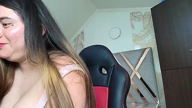 Snapshot of Estrella-gold chatting on March 3, 2026, 7:43 pm Estrella-gold online show from March 3, 2026, 7:43 pm