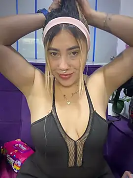 ManuelaVeeleez online show from May 28, 2026, 4:53 am