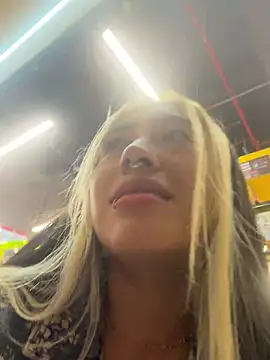 ManuelaVeeleez online show from June 20, 2026, 2:27 am