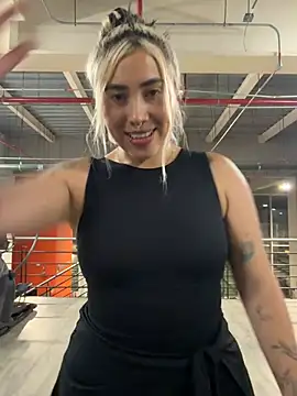 ManuelaVeeleez online show from July 10, 2026, 3:17 am