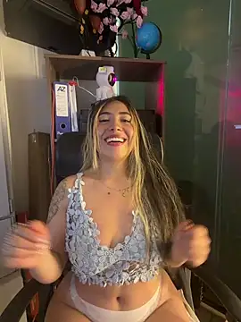 ManuelaVeeleez online show from June 4, 2026, 4:28 am
