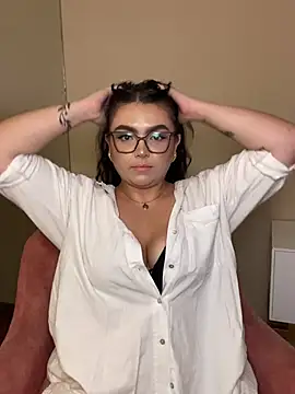 AlmaraRouge online show from April 1, 2026, 8:17 pm