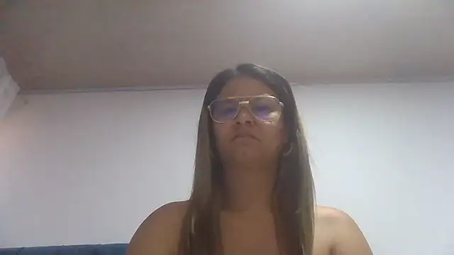 Jiwon Han online show from April 17, 2026, 10:34 pm