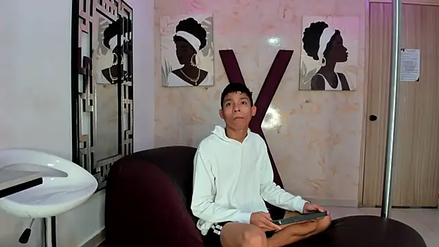 SKINNY BOYXXX online show from April 21, 2026, 7:15 am