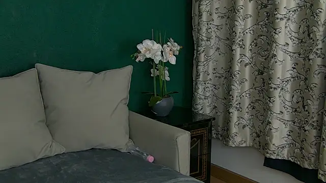 SkinnyNatty online show from April 21, 2026, 3:57 am