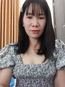 Snapshot of Bondgirl_9 chatting on July 14, 2026, 7:31 pm Bondgirl 9 online show from July 14, 2026, 7:31 pm