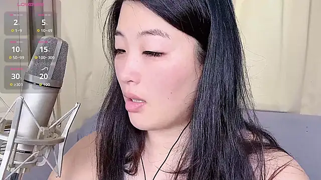 Tavie1744 online show from April 16, 2026, 11:29 pm