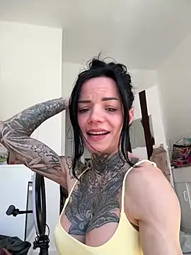 SkinnyLilly online show from April 29, 2026, 12:31 pm