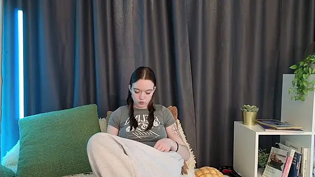 SunyLily online show from March 12, 2026, 6:28 am