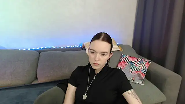 SunyLily online show from May 3, 2026, 6:07 am