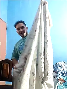 Soytubbcaliente online show from April 3, 2026, 4:19 am