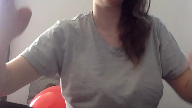 douce blanche13 online show from April 9, 2026, 9:48 am