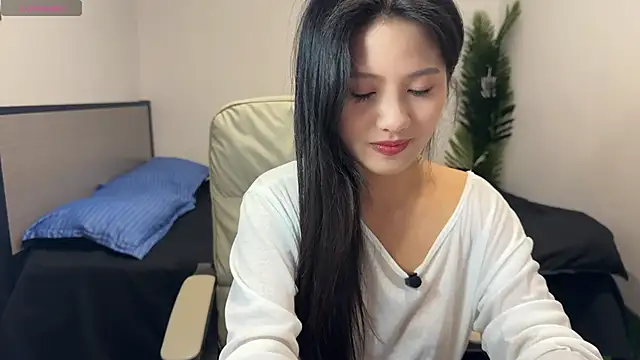 onlylookatu online show from April 16, 2026, 4:52 pm
