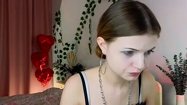 Enji Rey online show from April 10, 2026, 12:17 am