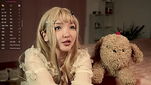 Snapshot of Linhmew chatting on May 16, 2026, 9:03 pm Linhmew online show from May 16, 2026, 9:03 pm