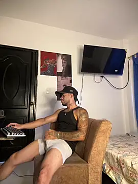Snapshot of Kenny_romano chatting on May 13, 2026, 12:12 pm Kenny romano online show from May 13, 2026, 12:12 pm