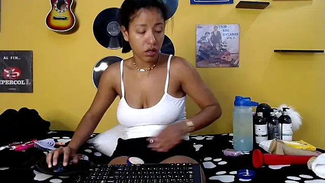 lilithevil32 online show from April 9, 2026, 1:51 am