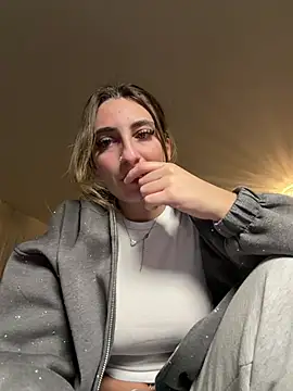 Snapshot of CuteJuliaa chatting on March 18, 2026, 7:59 pm CuteJuliaa online show from March 18, 2026, 7:59 pm