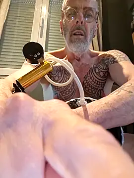 XXX666HEIL online show from May 7, 2026, 4:10 pm