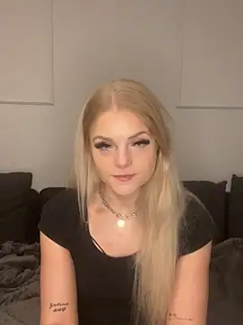 Snapshot of Luna-Noire chatting on March 3, 2026, 8:16 pm Luna-Noire online show from March 3, 2026, 8:16 pm