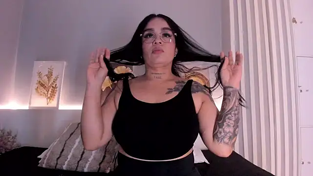 ManuelaMontes  online show from June 13, 2026, 12:25 pm