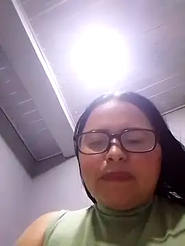 Snapshot of violetapeeveet chatting on March 21, 2026, 8:19 am violetapeeveet online show from March 21, 2026, 8:19 am