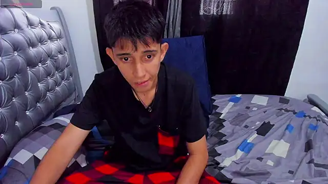 gomitaboy1 online show from April 15, 2026, 6:01 pm