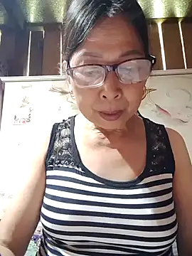 Snapshot of Sky-rain98 chatting on May 18, 2026, 2:01 am Sky-rain98 online show from May 18, 2026, 2:01 am