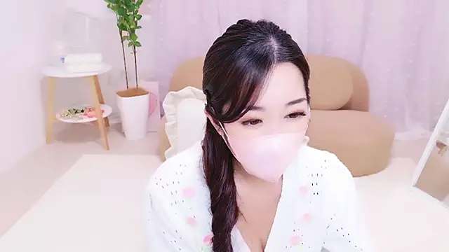 YURIKAsan  online show from April 21, 2026, 2:01 pm