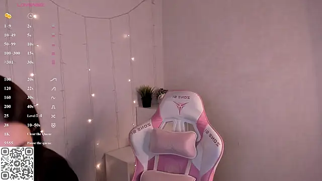 LunaRossaa online show from April 29, 2026, 12:04 am