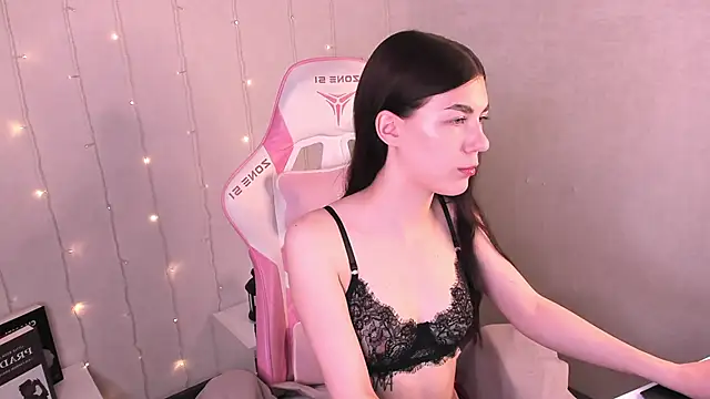 LunaRossaa online show from April 24, 2026, 12:01 am