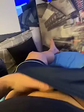 Snapshot of MatthewEmme2121 chatting on March 16, 2026, 11:18 pm MatthewEmme2121 online show from March 16, 2026, 11:18 pm