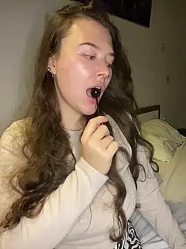 KristieKitty online show from April 7, 2026, 6:43 pm