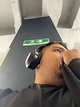 OliverTabordaa online show from April 11, 2026, 4:54 pm