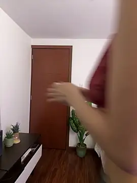 Suki 3 online show from April 17, 2026, 11:40 pm