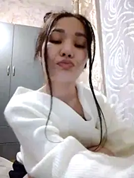 HollyXMolly online show from March 13, 2026, 3:39 pm