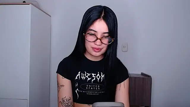 Lucy engel online show from April 24, 2026, 12:23 am