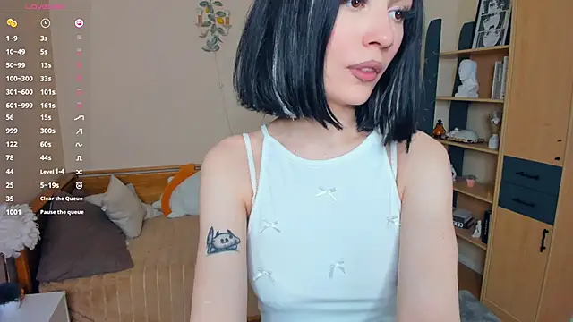 Snapshot of LynnCiprian chatting on May 5, 2026, 7:28 pm LynnCiprian online show from May 5, 2026, 7:28 pm