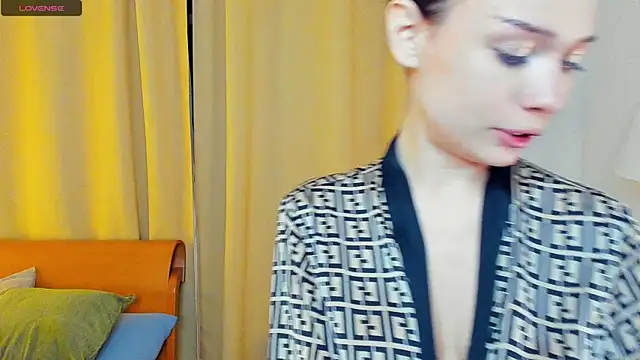 Snapshot of LynnCiprian chatting on June 10, 2026, 8:21 pm LynnCiprian online show from June 10, 2026, 8:21 pm