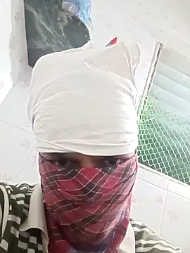 Snapshot of Hunter_372 chatting on April 14, 2026, 5:29 pm Hunter 372 online show from April 14, 2026, 5:29 pm