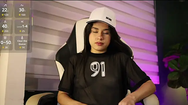 Danaa Rousee  online show from April 27, 2026, 8:18 pm