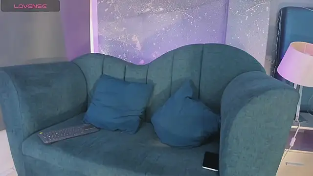 charlotsweett  online show from July 18, 2026, 7:33 pm
