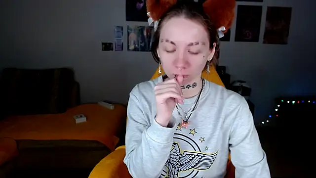 Nica Kawaii online show from May 4, 2026, 7:33 am