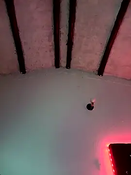 Decker Velvett online show from March 16, 2026, 8:44 pm