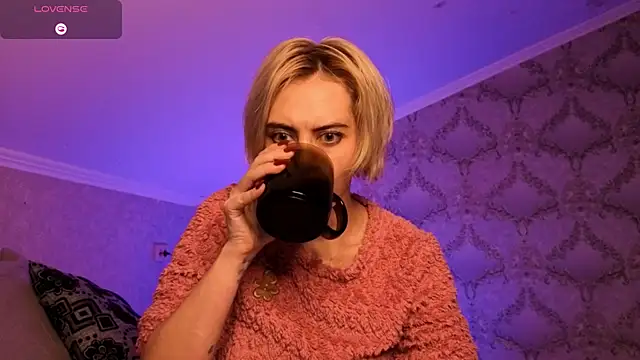 Blond ice online show from April 7, 2026, 8:54 pm