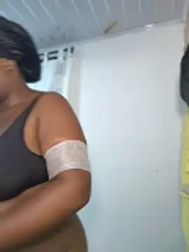 YourLiaa  online show from April 23, 2026, 5:47 am