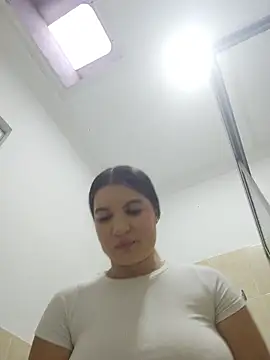 Pretty Julieta online show from April 25, 2026, 9:45 pm