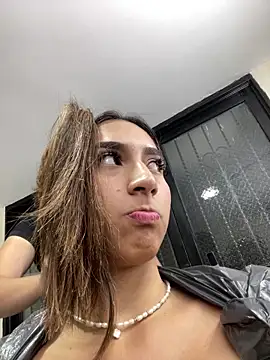 Snapshot of Amber_roouse chatting on June 6, 2026, 12:05 am Amber roouse online show from June 6, 2026, 12:05 am